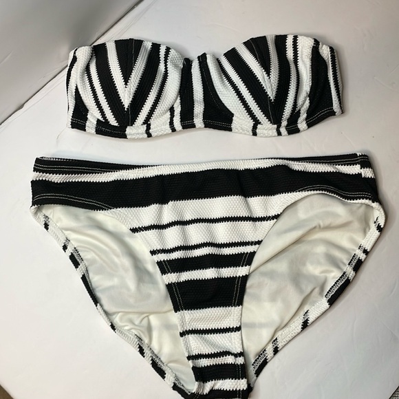 Loft Beach black white striped 2 piece - Picture 1 of 3